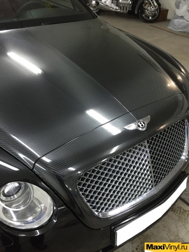 Оклейка капота и багажника карбоновой пленкой на Bentley Continental GT